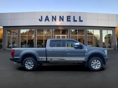 Used 2022 Ford F250 Platinum w/ FX4 Off-Road Package AWD/4WD image 4