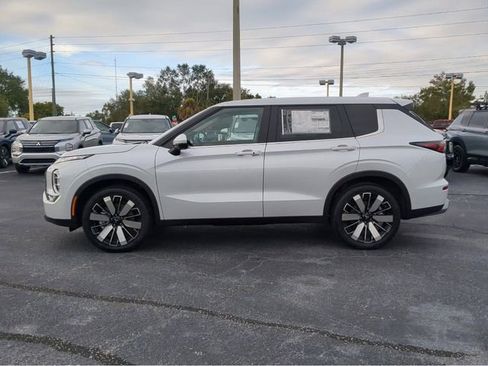 New 2026 Mitsubishi Outlander SE image 9