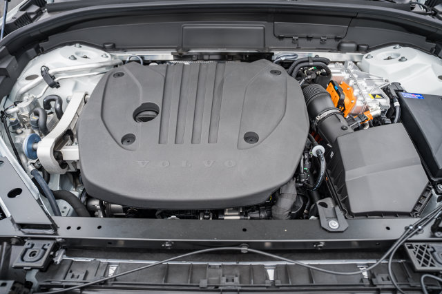 New 2027 Volvo XC60 T8 Plus AWD/4WD image 17