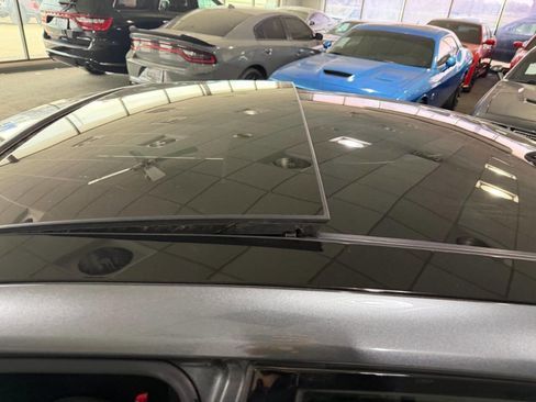 Used 2017 Nissan Maxima Platinum image 18