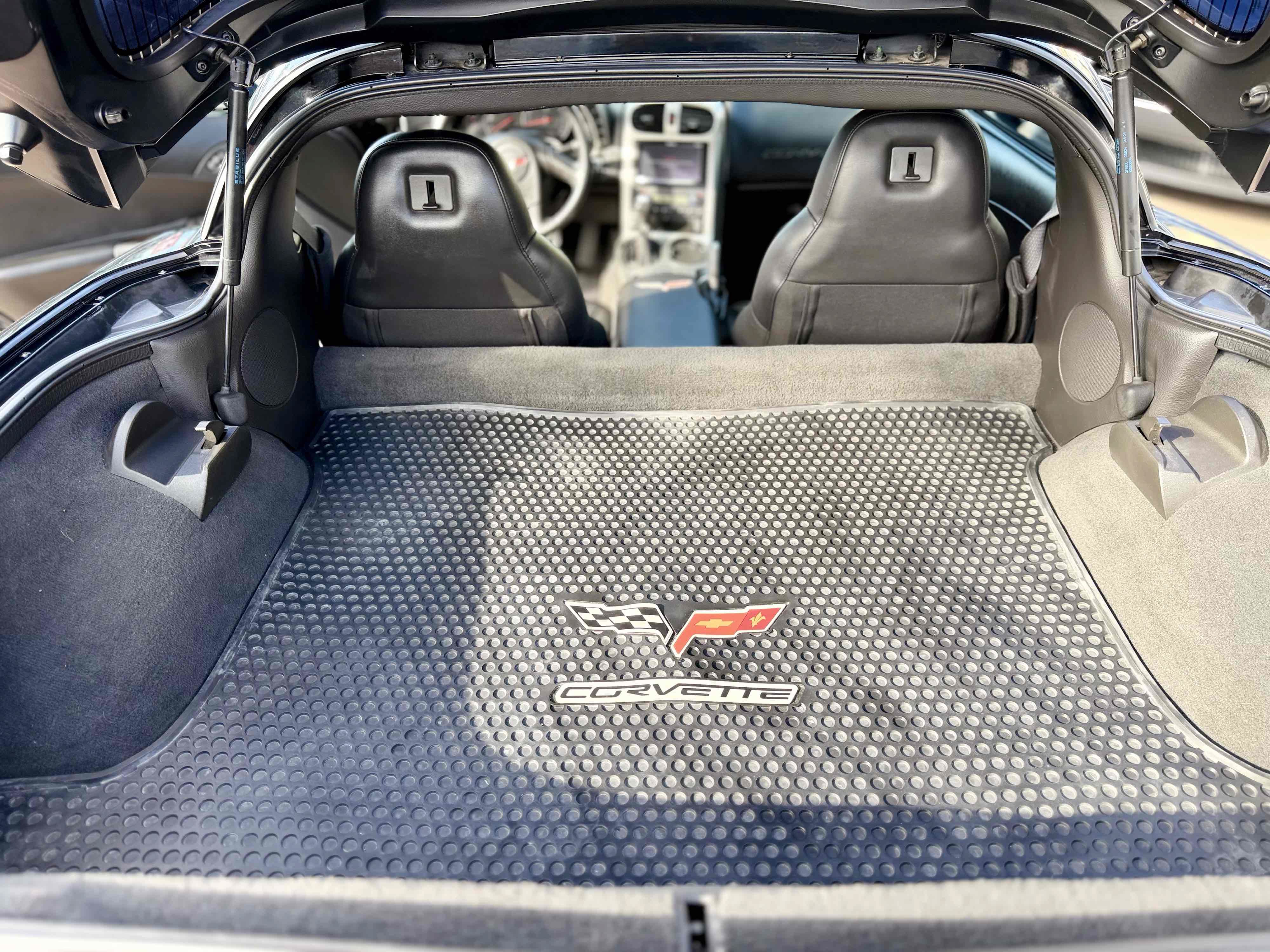 Used 2005 Chevrolet Corvette Coupe w/ Preferred Equipment Group RWD image 39