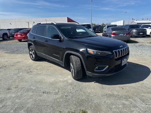 Used 2019 Jeep Cherokee Limited image 3