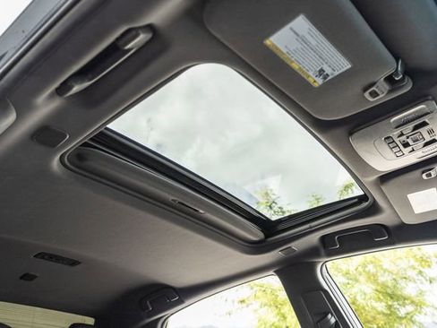 Used 2019 Toyota Avalon XSE image 14