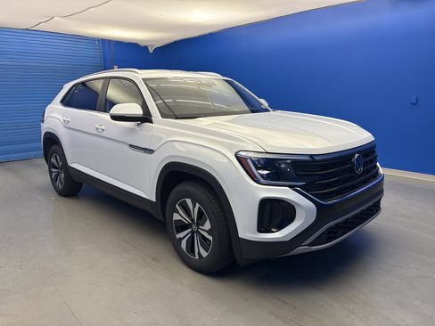 New 2026 Volkswagen Atlas Cross Sport SE image 2