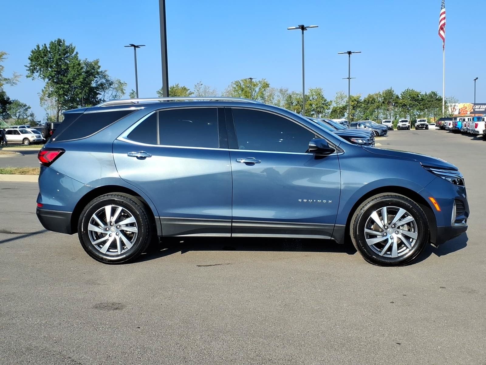 Used 2024 Chevrolet Equinox Premier FWD image 2