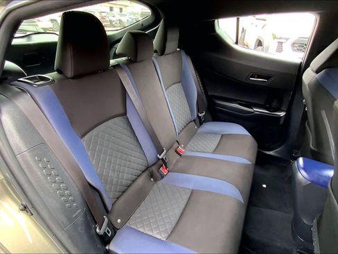 Used 2021 Toyota C-HR XLE image 17