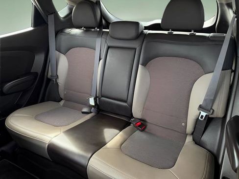 Used 2011 Hyundai Tucson GLS image 16