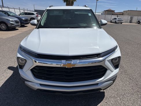 Used 2025 Chevrolet TrailBlazer LT FWD image 2