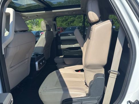 Used 2024 Ford Expedition Limited AWD/4WD image 10
