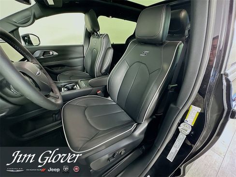 New 2026 Chrysler Pacifica Limited w/ S Appearance Package image 23