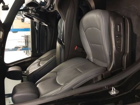 Used 2024 Buick Enclave Premium AWD/4WD image 38