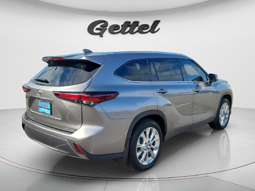 Used 2026 Toyota Highlander Limited AWD/4WD image 5