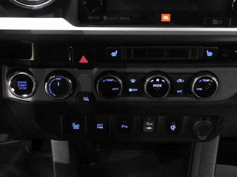 Used 2017 Toyota Tacoma Limited image 38