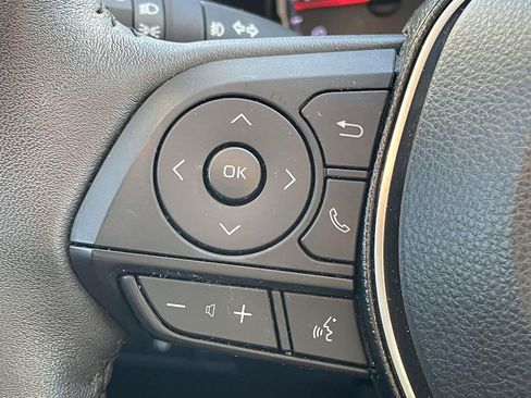 Used 2021 Toyota RAV4 XLE Premium image 11