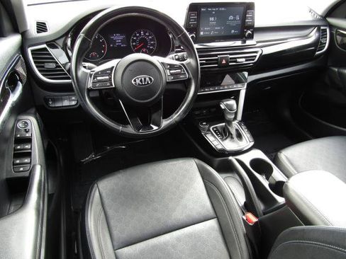 Used 2021 Kia Seltos EX AWD/4WD image 2