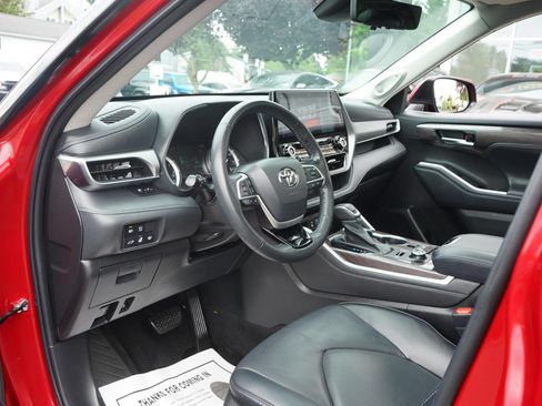 Used 2022 Toyota Highlander Platinum AWD/4WD image 12