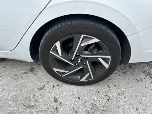 Used 2025 Hyundai Elantra Limited FWD image 21