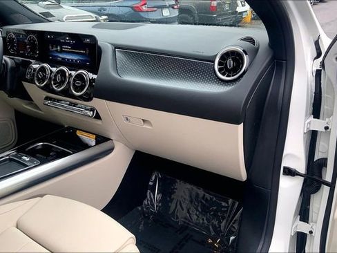 Used 2025 Mercedes-Benz GLA 250 4MATIC image 14