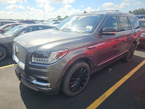 Used 2021 Lincoln Navigator Reserve w/ Luxury Package AWD/4WD image 2