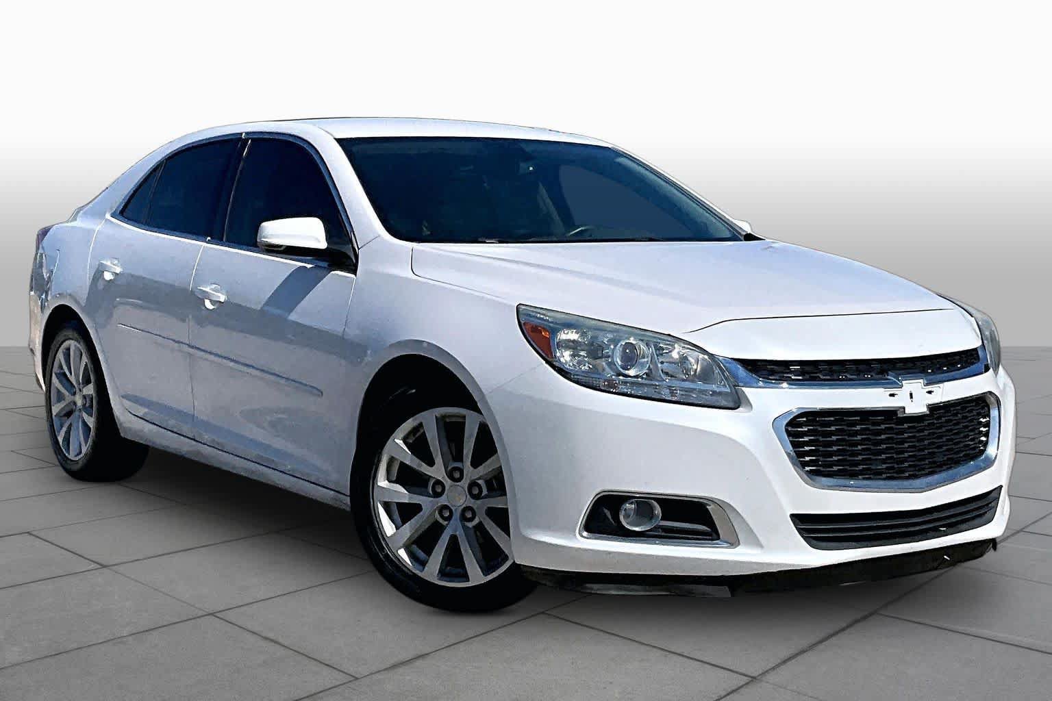 Used 2015 Chevrolet Malibu LT w/ Leather Package FWD image 3