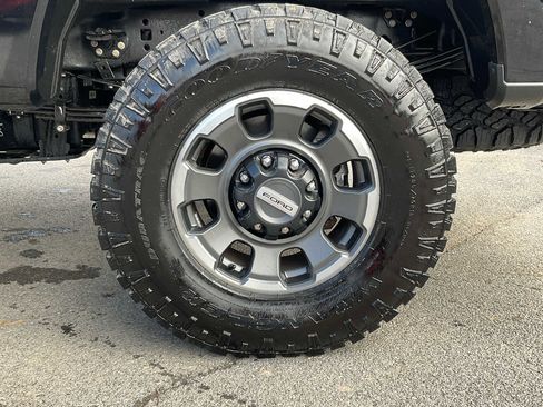 Used 2024 Ford F250 XLT w/ Black Appearance Package image 19