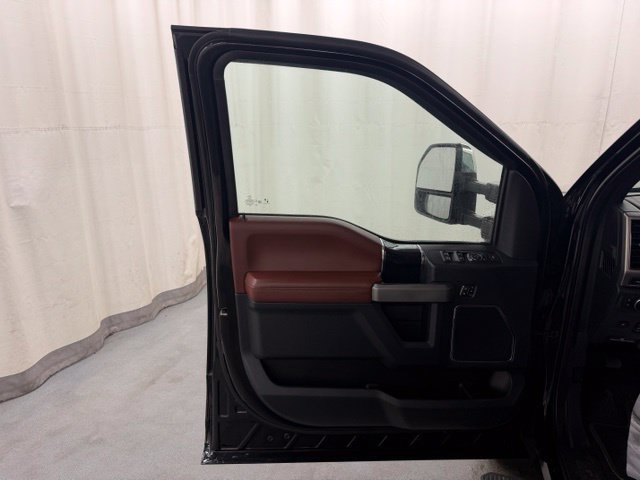 Used 2022 Ford F250 Platinum w/ FX4 Off-Road Package AWD/4WD image 13