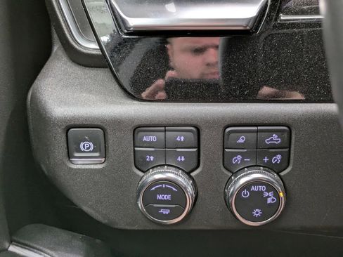 Used 2024 GMC Sierra 1500 SLE w/ Preferred Package AWD/4WD image 13