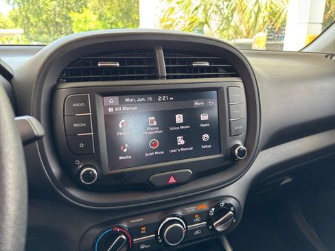 Used 2025 Kia Soul LX w/ LX Technology Package FWD image 20