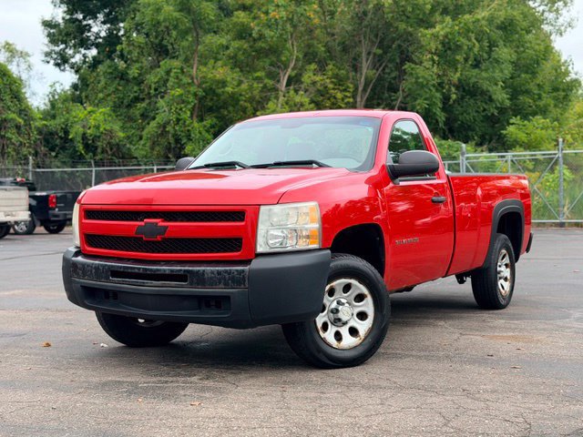 Used 2010 Chevrolet Silverado 1500 W/T RWD image 2
