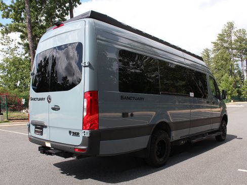 Used 2024 Mercedes-Benz Sprinter 3500 image 9