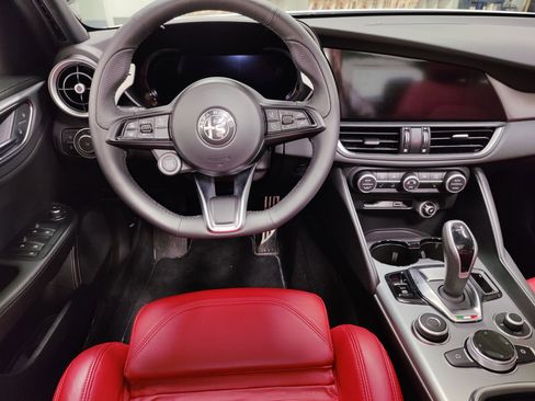 New 2025 Alfa Romeo Giulia AWD w/ Veloce Package AWD image 17