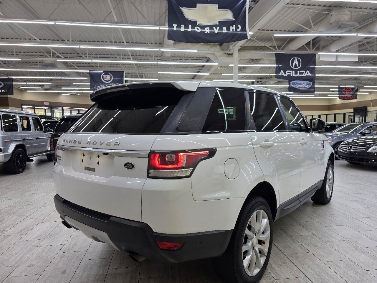 Used 2015 Land Rover Range Rover Sport HSE AWD/4WD image 6