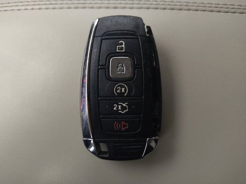 Used 2018 Lincoln MKC Premiere image 32