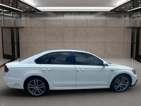 Used 2018 Volkswagen Passat 2.0T R-Line FWD image 2