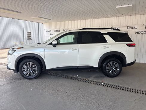 Used 2024 Nissan Pathfinder SV AWD/4WD image 24