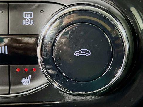 Used 2025 Chevrolet Trax LT w/ LT Convenience Package FWD image 20