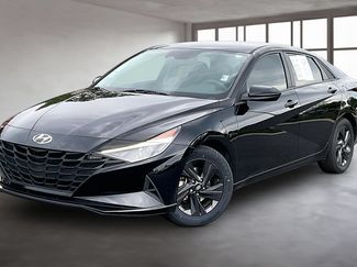 Used 2022 Hyundai Elantra SEL w/ Preferred Accessory Package FWD video 3