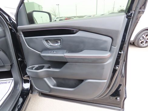 Used 2023 Honda Pilot TrailSport image 9