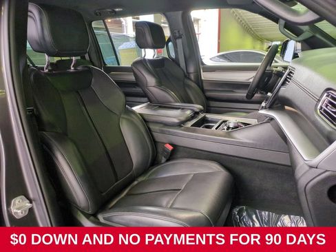 Used 2025 Jeep Wagoneer L Series II AWD/4WD image 31