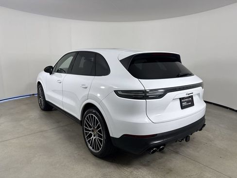 Certified 2023 Porsche Cayenne Platinum Edition AWD/4WD image 3