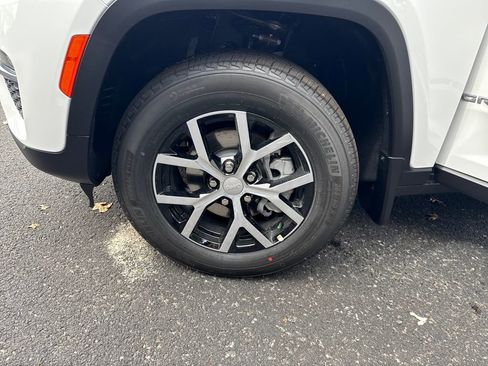 New 2025 Jeep Grand Cherokee Limited w/ MOPAR Finishing Package image 24