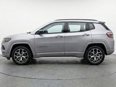 Used 2025 Jeep Compass Limited AWD/4WD image 5