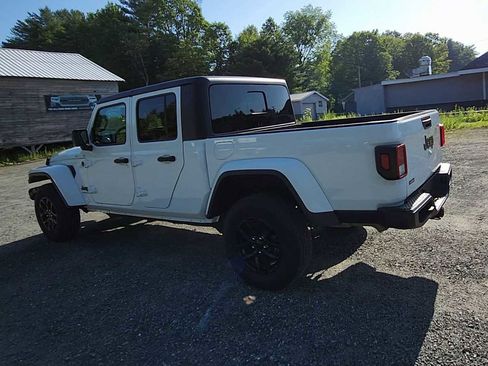 New 2023 Jeep Gladiator Sport image 6