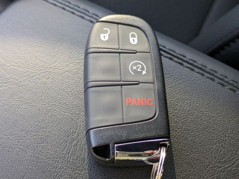 New 2026 Jeep Compass Latitude image 9