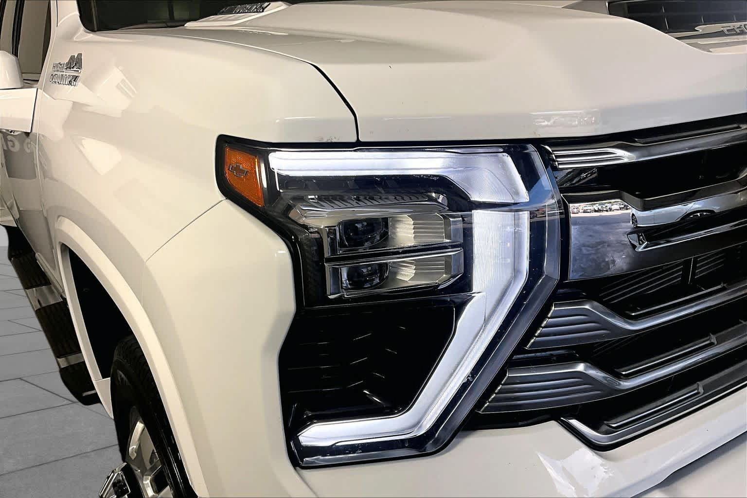 Used 2026 Chevrolet Silverado 3500 High Country w/ High Country Premium Package AWD/4WD image 26