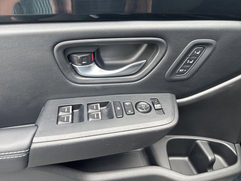 Used 2024 Honda Pilot Touring image 9