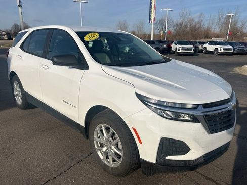 Used 2023 Chevrolet Equinox LS w/ LPO, Floor Liner Package image 3