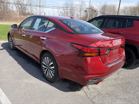 Used 2023 Nissan Altima 2.5 SV w/ SV Premium Package image 5