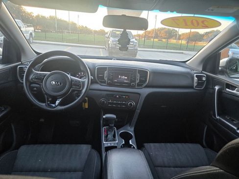 Used 2017 Kia Sportage LX image 17