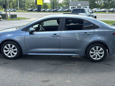 Used 2024 Toyota Corolla LE FWD image 3